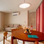 Princess Building W/pool By Lovelystay Appartement *