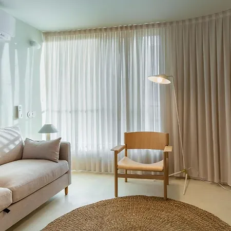 Apartment Princess Building W/pool By Lovelystay