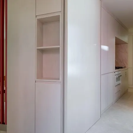 Princess Building W/pool By Lovelystay Apartment *