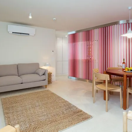 Princess Building W/pool By Lovelystay Apartment